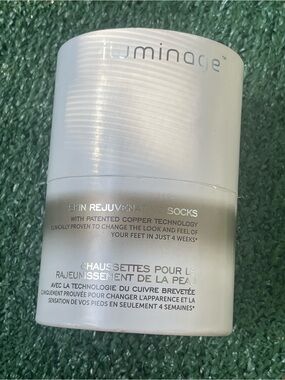 iluminage Skin Rejuvenating Socks - White & Silver Packaging